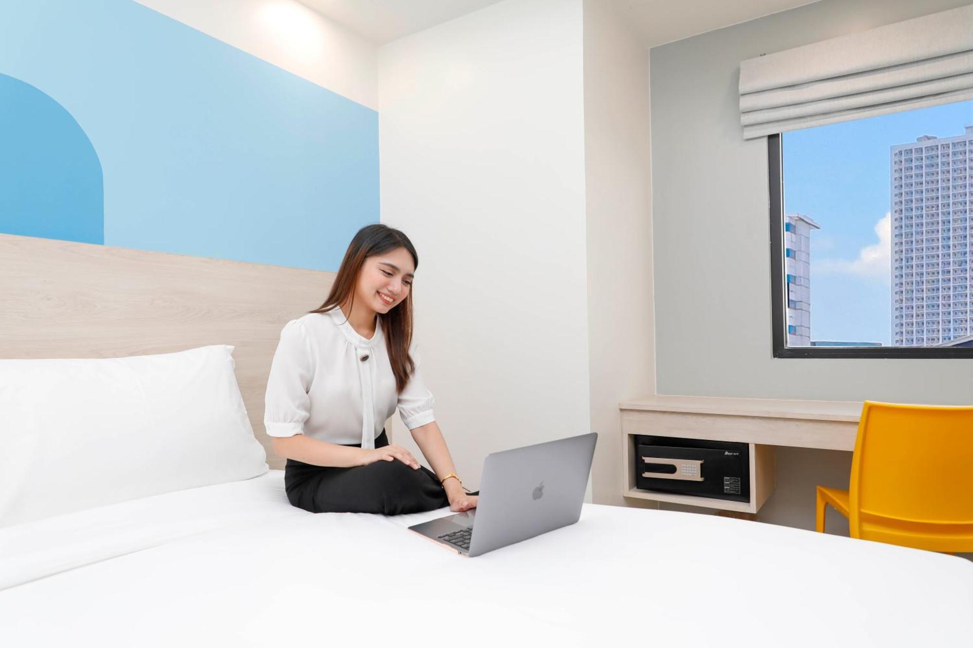 Hop Inn Hotel Iloilo Екстер'єр фото