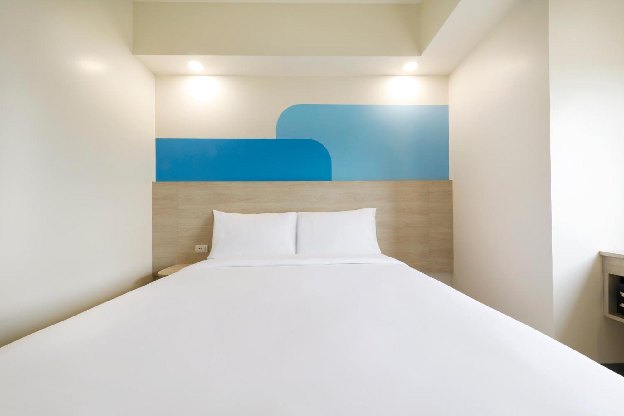 Hop Inn Hotel Iloilo Екстер'єр фото